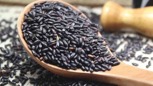 有伤口，避免深色食物？